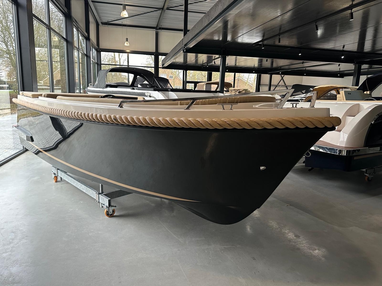 Lago Amore 600 Tender – Suzuki 30pk – Buiskap