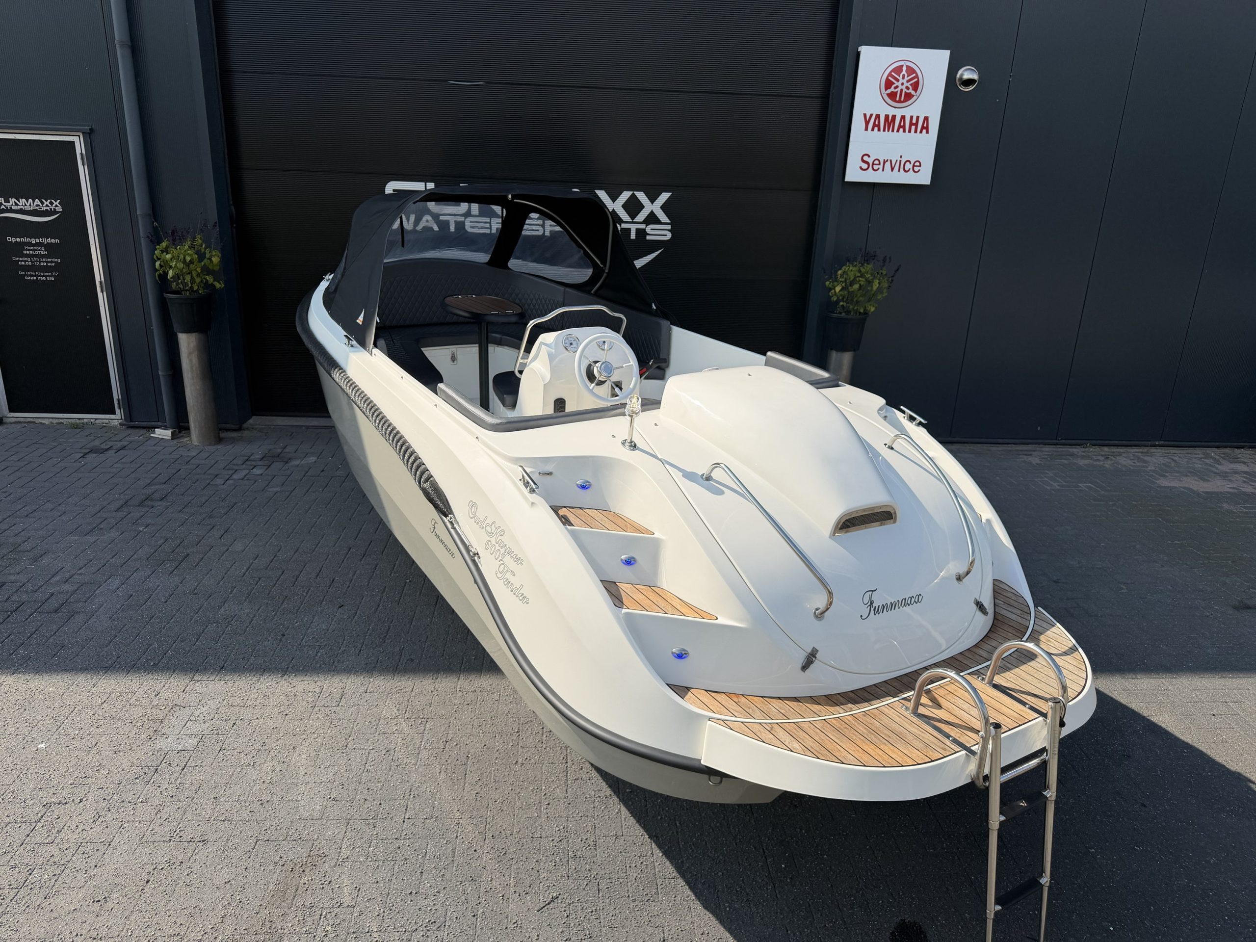 Verkocht! Oudhuijzer 580 / 600 Tender – Tohatsu 30pk met trim – buiskap – Full option 2025